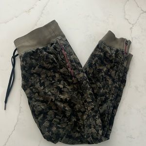 Lululemon joggers